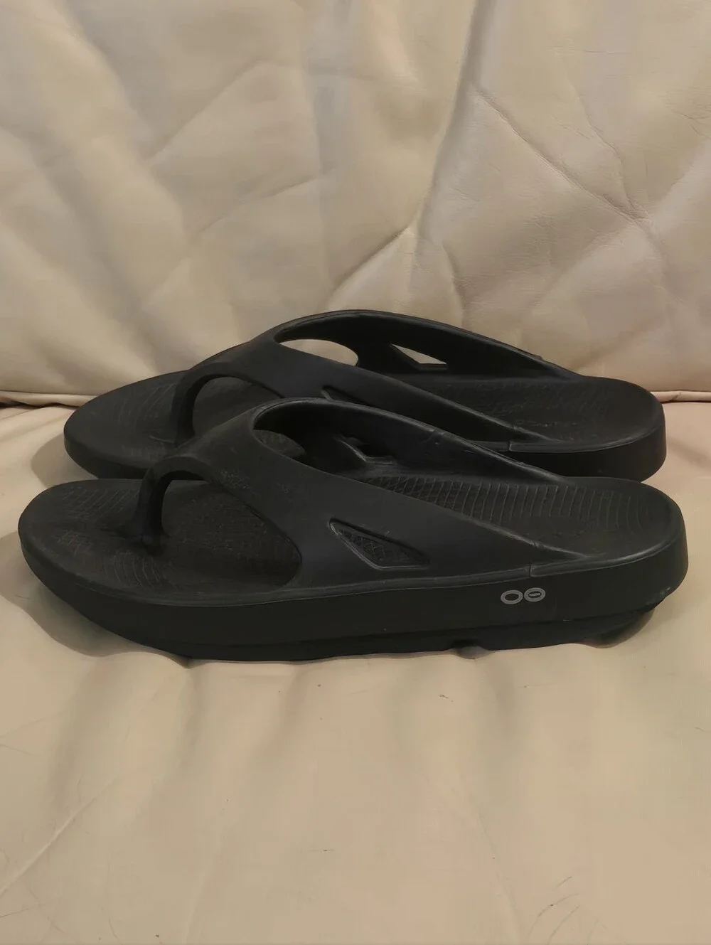 Oofos Men's Black Recovery Flip Flops Men's 9 Women's 11